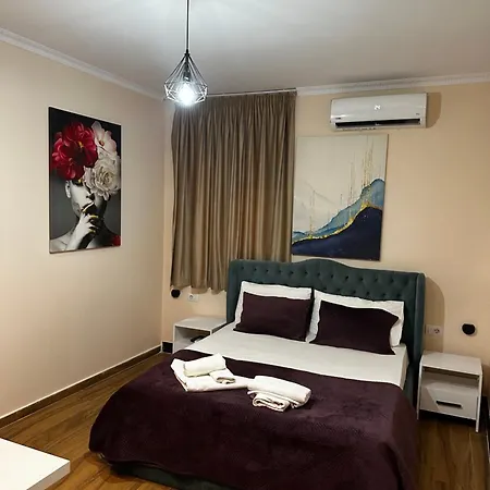 Exclusive * Τίρανα