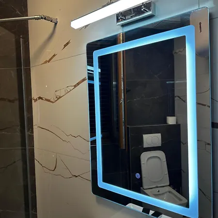 Exclusive * Τίρανα